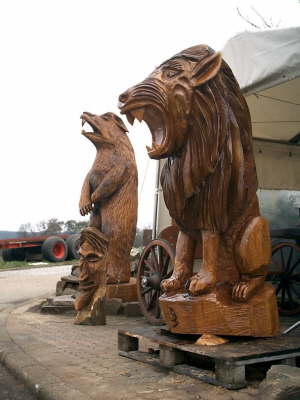 Grizzly mit L�we - Eiche